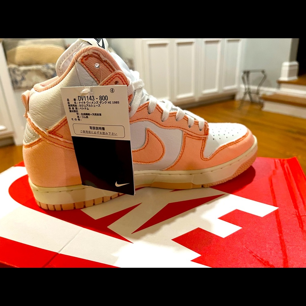 Brand new in box Nike Dunks size 9. Pink/peach